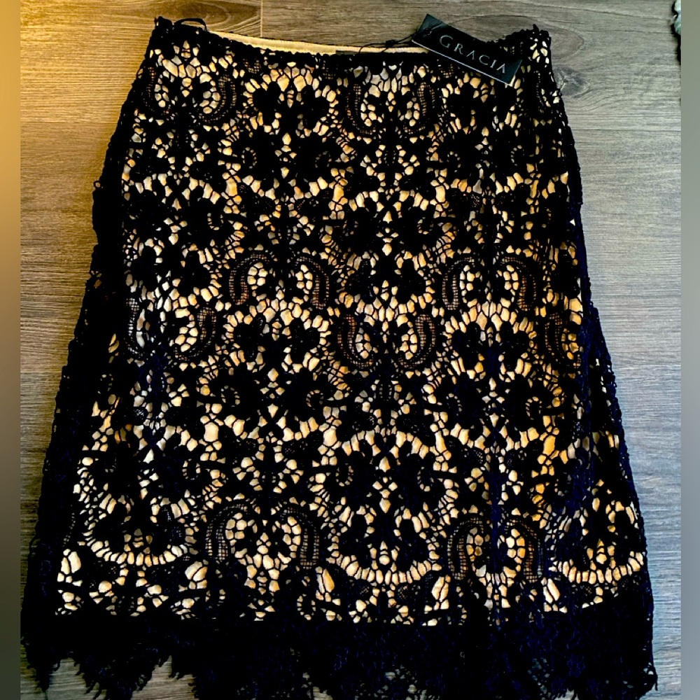 NWT gracia lace skirt size medium